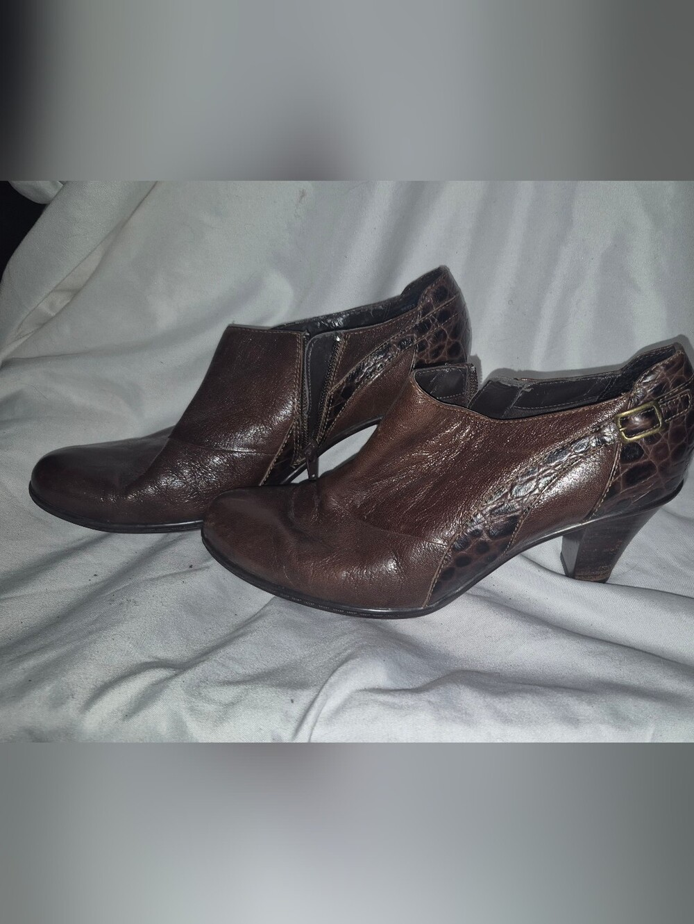 2 Womens Size 8 1/2 Brown Shoes